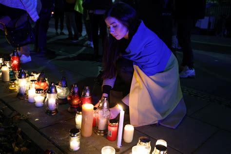 Protestors gather outside birmingham magistrates court this morning 5