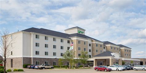 Restaurants Near Holiday Inn Hotel & Suites Bloomington-Airport