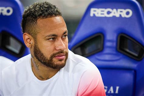 Foot PSG Officiel Neymar signe à Al Hilal le PSG lui rend hommage