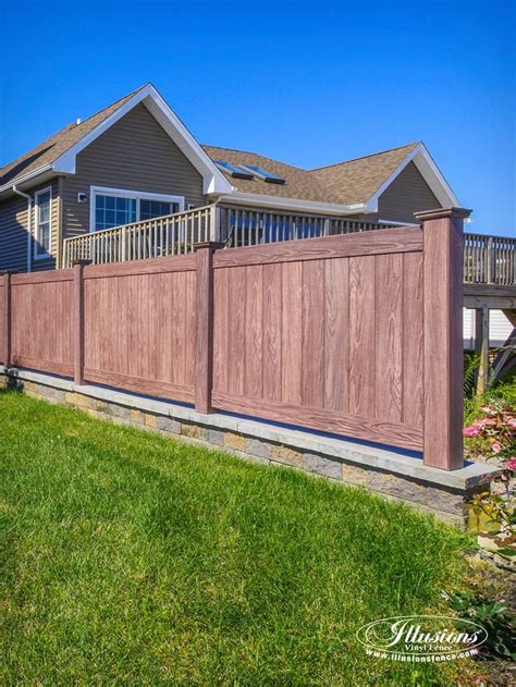 Illusions Pvc Vinyl Fence Photo Gallery Illusions Fence Vinyl Fence Backyard Fences Vinyl