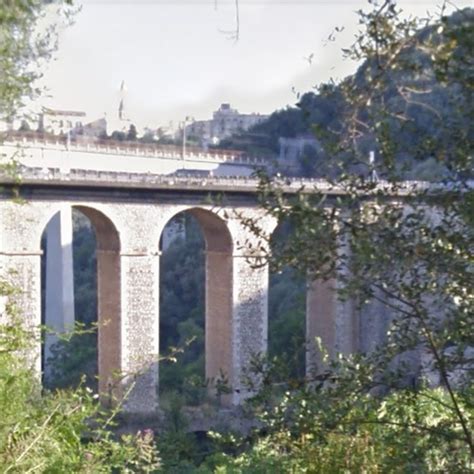 Positano Notizie Si Lancia Dal Ponte Di Seiano Morto Luigi De