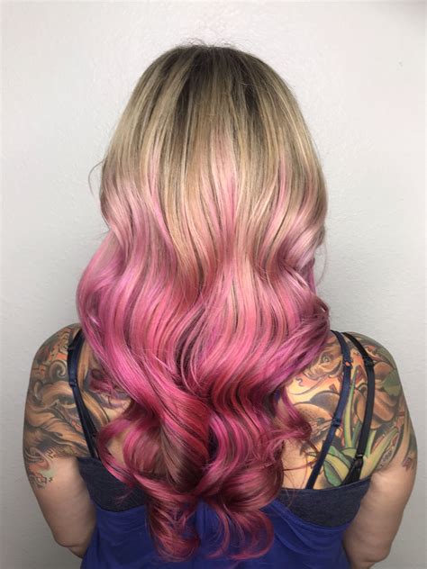Influencers are wearing hair color blonde pink on cameras 25