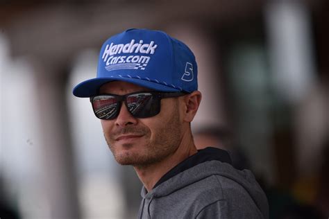 kyle larson drives   consecutive top   clash