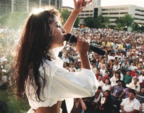 Selena Quintanilla died 30 years ago. How to watch the movies, series