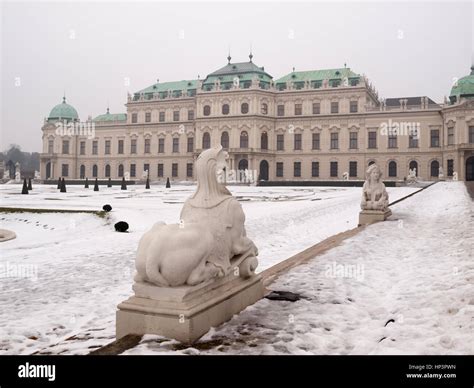 Belvedere baroque gardens and palace covered with snow, Vienna Stock ...