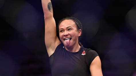 Michelle Waterson Driven To Be Ufc S First Momchamp Sporting News