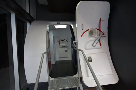 Learn To Fly On A Boeing Flight Simulator In