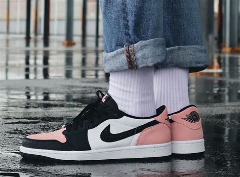 Air Jordan 1 Low OG Bleached Coral Style Black Toe CZ0790 061