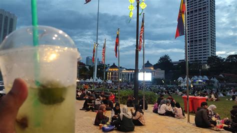 Dataran Merdeka Di Penuhi Orang Buka Puasa Malaysia Youtube