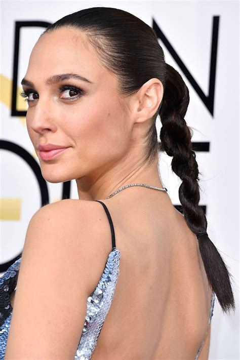 Gal Gadot Hairstyles Makeup Celebrity Beauty Wonder Woman Glamour UK