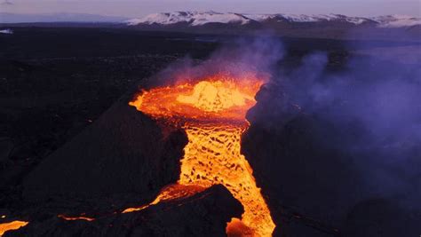 'Insane' Lava Flow Seen at Iceland Crater