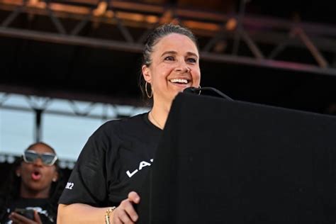 Wnba Coach Becky Hammon Lands Fun Offseason Job The Spun