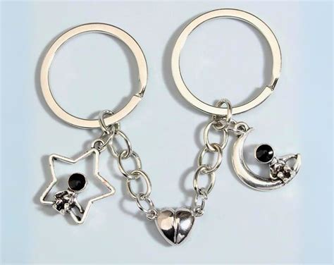 Cute Couple Loving Magnetic Connect Astronaut Keychain Charm Astronaut