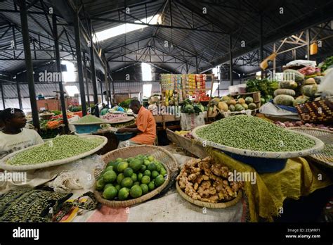 The Vibrant Kimironko Market In Kigali Rwanda Stock Photo Alamy