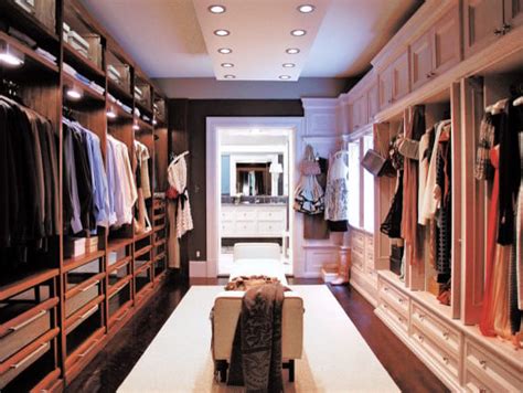 Sophisticate And Elegant Womans Closet Design Ideas