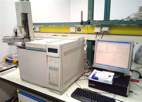 Agilent 6890n Gas Chromatograph