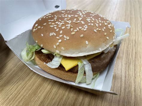 We Tried Mcdonalds New Vegan Mcplant Burger And This Is What We Thought