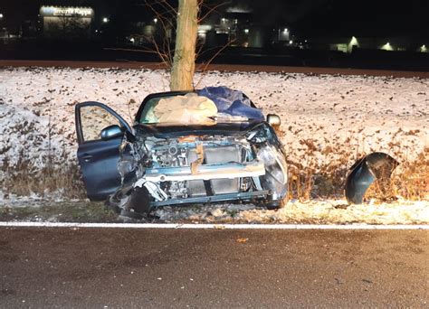 Drei Schwerverletzte bei Frontalzusammenstoß auf B7