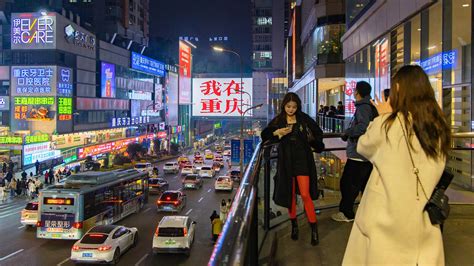 Chinas Wirtschaft wächst überraschend stark tagesschau de