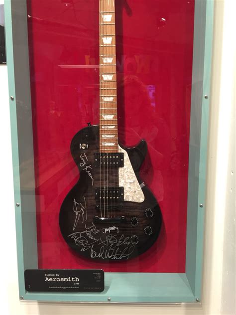 Aerosmith's signed guitar | Rockera