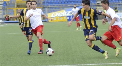 Juve Stabia Acr Messina Arriva La Prima Vittoria Per Le Vespe Al