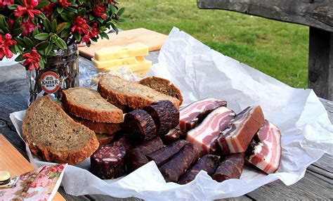 What is the difference between Prosciutto, Jamon Iberico, and Speck ...