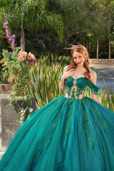 Pin By Isabel Draiman On Xv Verde Pretty Quinceanera Dresses Green Quinceanera Dresses