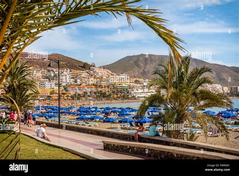 Beach and hotels, Playa de las Vistas, Los Cristianos, Tenerife Stock ...