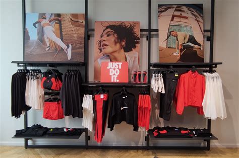 Nike Visual Merchandise Fa21 Дизайн магазина Дизайн мебели Дизайн