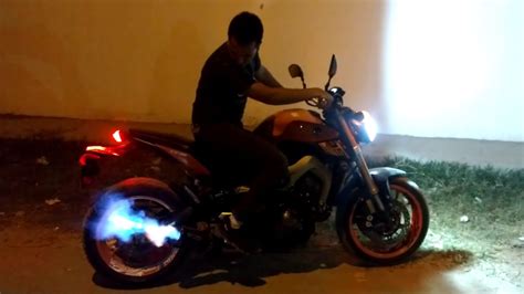 Cómo hacer que una moto saque FUEGO por el escape YouTube