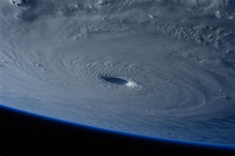 Why Do Hurricanes Have Eyes? Scientists Still Don't Really Know | Live Science