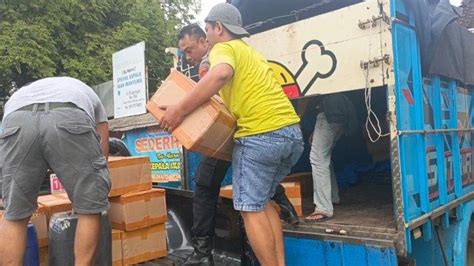 Polisi Sita Ribuan Miras Botol Miras Ilegal Dari Truk Parkir Di Pinggir