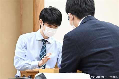 読売新聞写真部 On Twitter 第34期竜王戦挑戦者決定三番勝負第2局・藤井聡太二冠－永瀬拓矢王座 午後8時18分、永瀬王座が