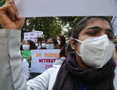 Neet Pg Counselling Resident Doctors Of Delhi Protest Outside Nirman