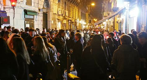 Movida A Napoli I Comitati Stretta Anticaos Serve Subito Una Proroga