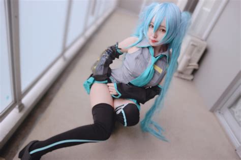 Nude Hatsune Miku Ero Cosplay Teases With Band Aids Sankaku Complex