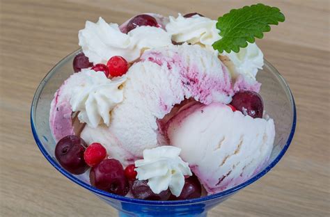 Glace au Yaourt et Fruits Rouges Tout le Goût de l été dans Une Glace