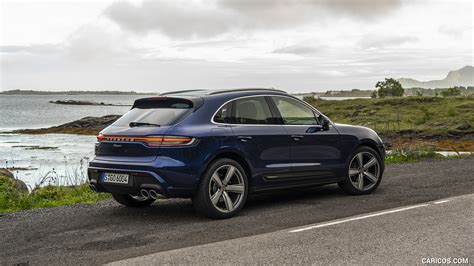 Porsche Macan 2022my Color Gentian Blue Metallic Rear Three Quarter