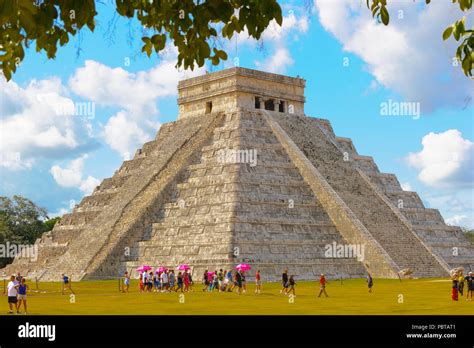 Maya Pyramid, Chichen Itza, Mexico Stock Photo - Alamy