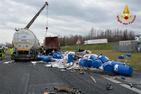 Incidente Tra Tir Sulla A Un Morto