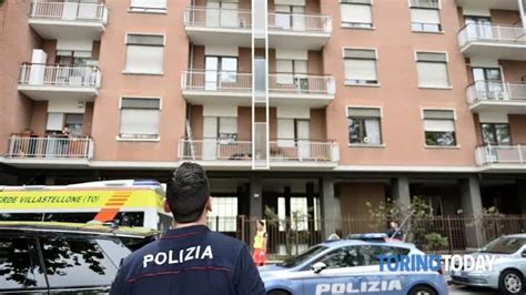 Corso Grosseto 65 Suicidio Si Toglie La Vita Gettandosi Dal Balcone