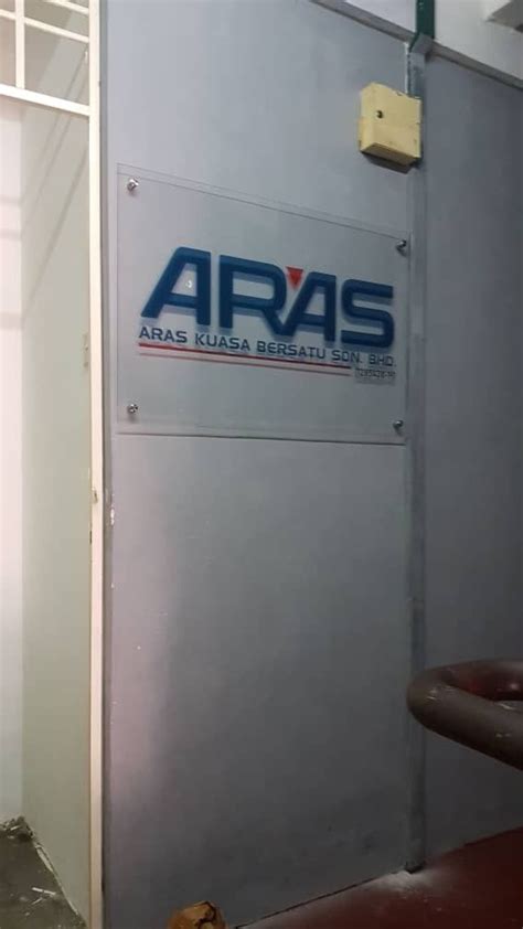 Papan Tanda Akrilik L Acrylic Signage Panel Logo Install Furniture