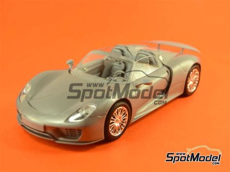 Porsche 918 Spyder Chez Revell