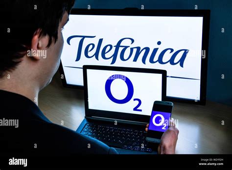 Logo O2 Telefonica Stock Photo - Alamy