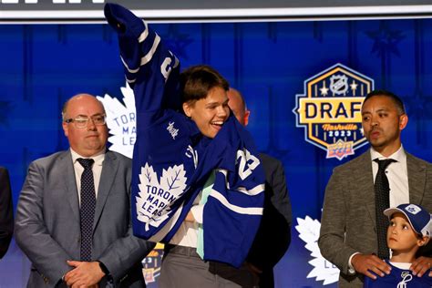 Toronto Maple Leafs Draft Easton Cowan in First Round