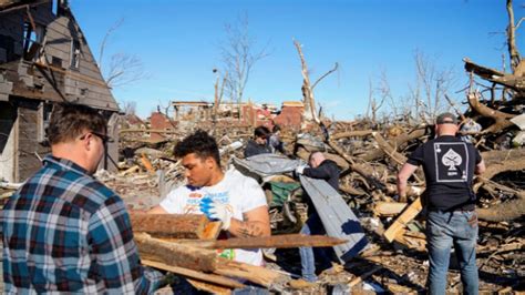 Us Tornadoes Rescuers Search For Survivors As Toll Nears 100 Daily News