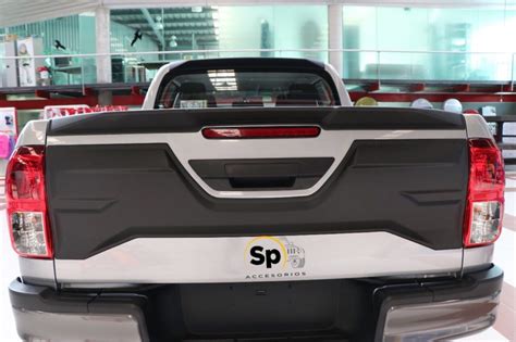 Aplique Trasero Negro Spoiler Toyota Hilux Air Design