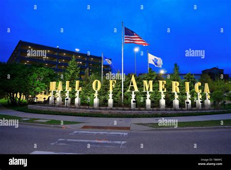 Outside mall of america hi-res stock photography and images - Alamy