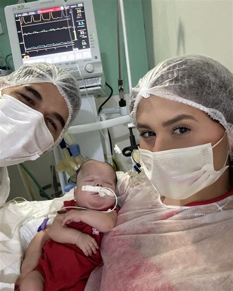 Zé Vaqueiro e Ingra Soares comemoram cinco meses do filho festa em