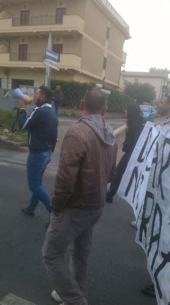 Roma Manifestazione Per Dire No All Ecomostro Di Rocca Cencia